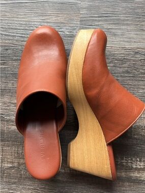 Everlane Tan Leather Platform Clogs